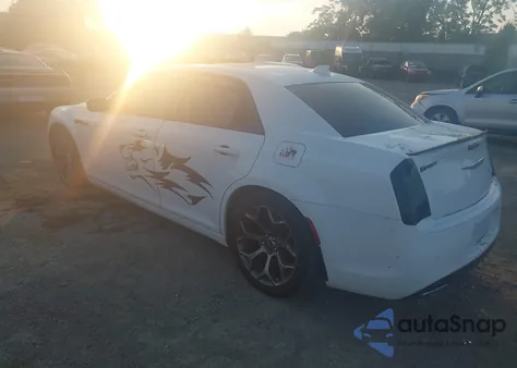 2018 Chrysler 300 300S z USA, uszkodzony, nr VIN 2C3CCABG8JH319748